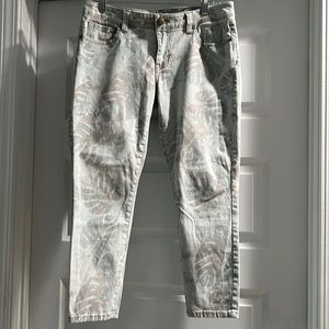 Gorgeous CAbi Palm Leaf print skinny pants EUC size 8